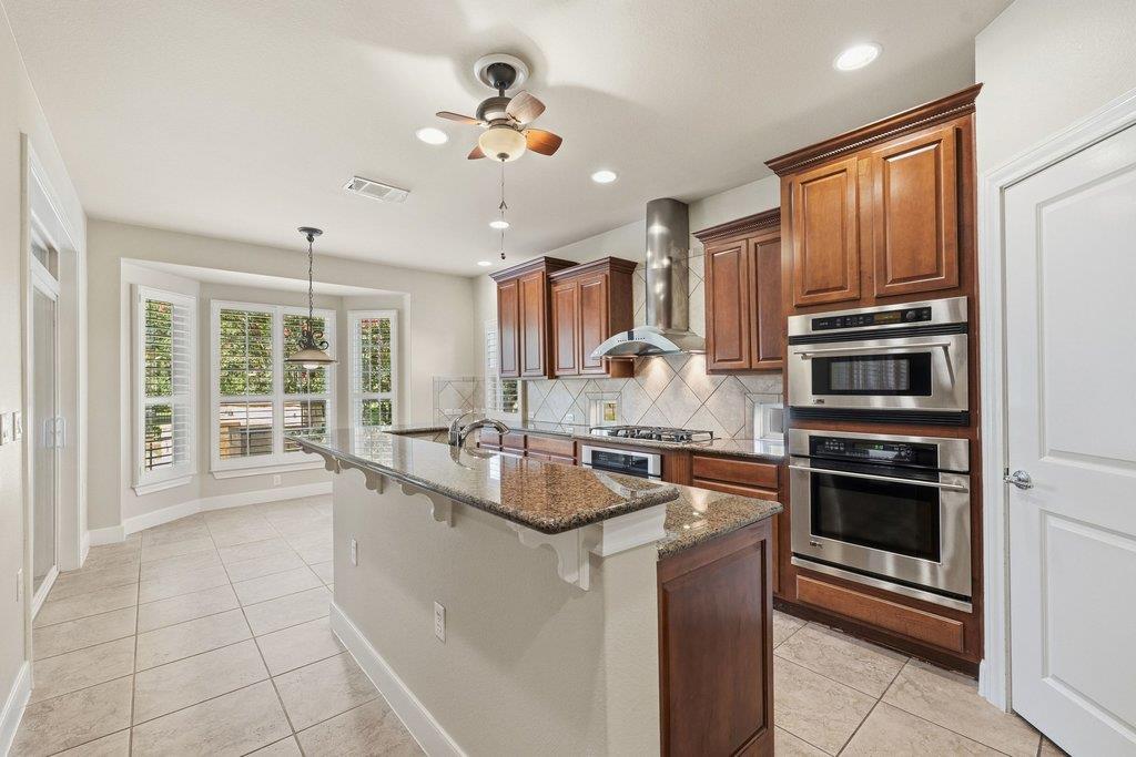 207 Breezeway LN, Georgetown, TX 78633 photo 2