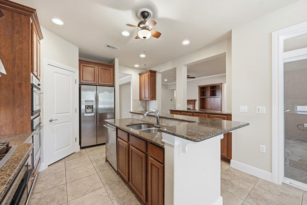 207 Breezeway LN, Georgetown, TX 78633 photo 4