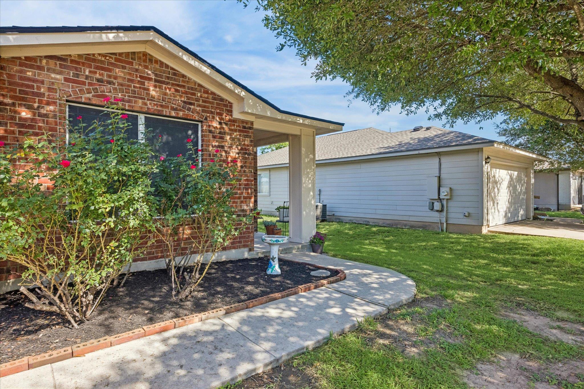 116 Quail Hollow DR, Hutto, TX 78634 photo 2