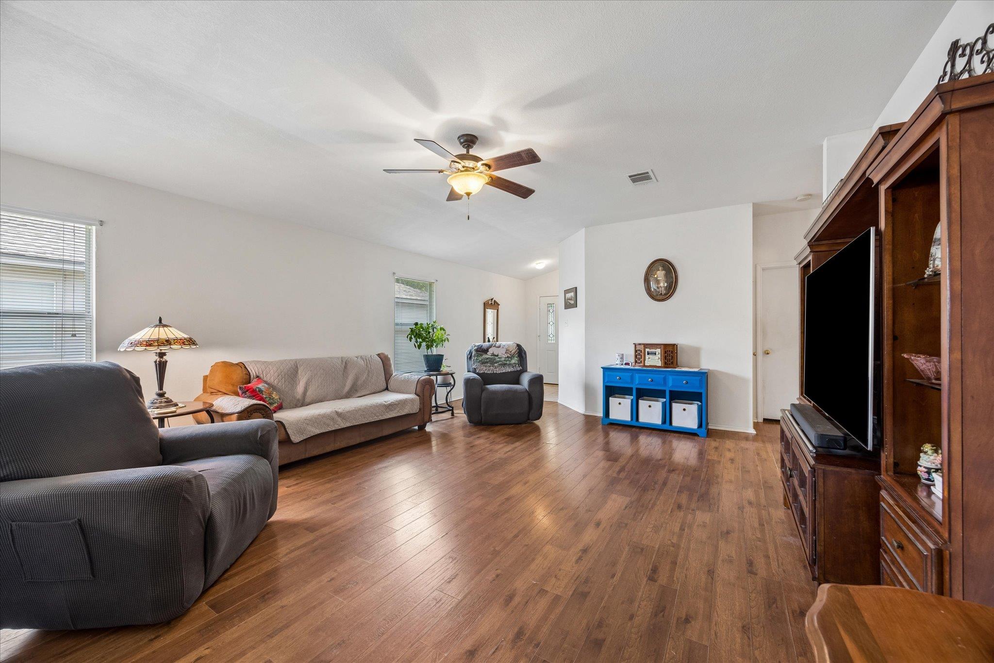 116 Quail Hollow DR, Hutto, TX 78634 photo 5