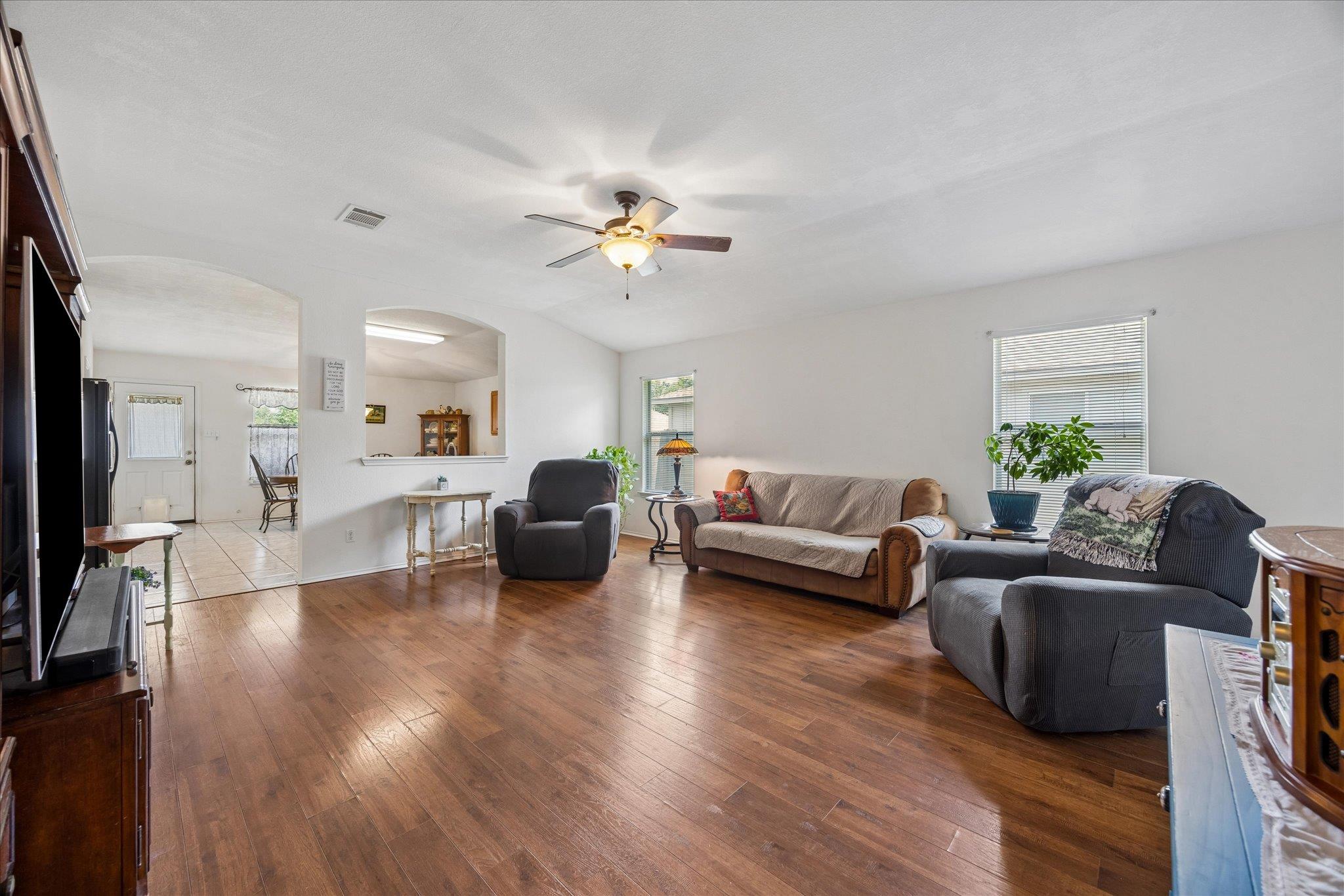 116 Quail Hollow DR, Hutto, TX 78634 photo 4