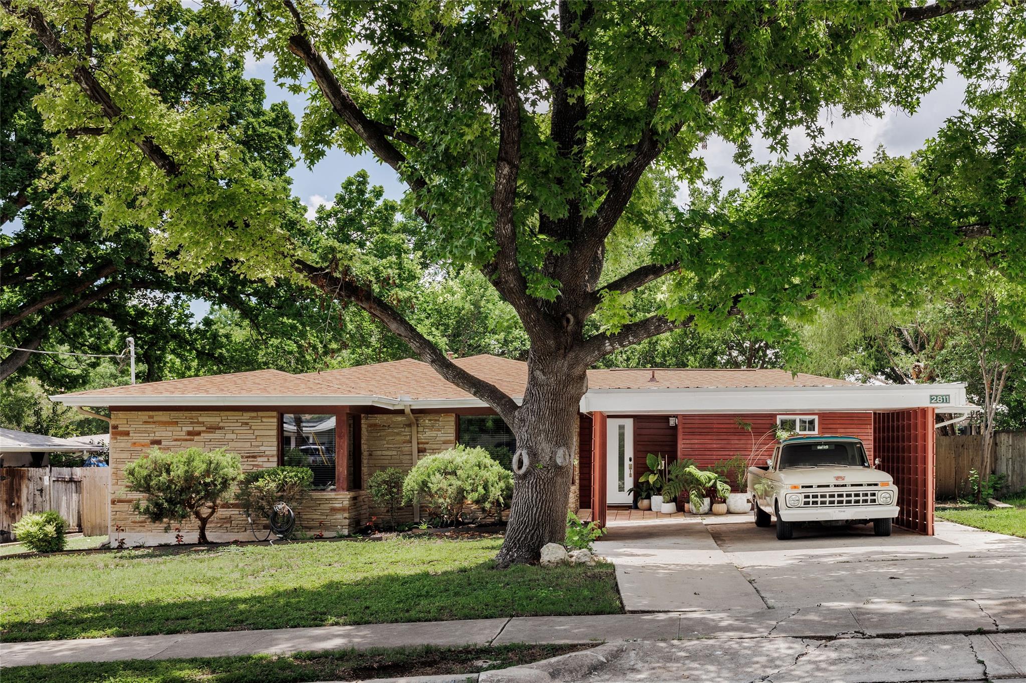 2811 Fresco DR, Austin, TX 78731 photo 3