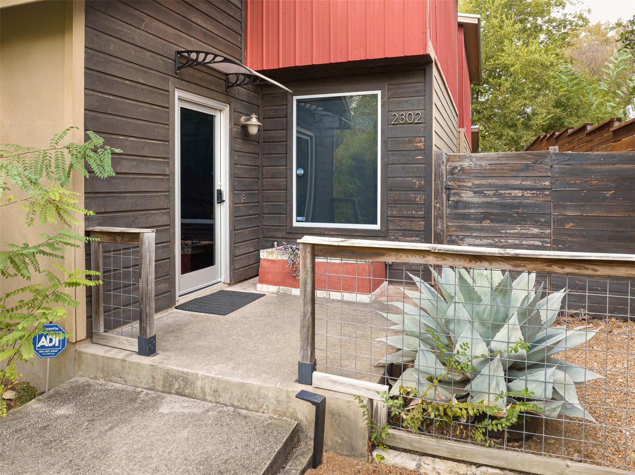 2302 9th ST, Austin, TX 78702 photo 2