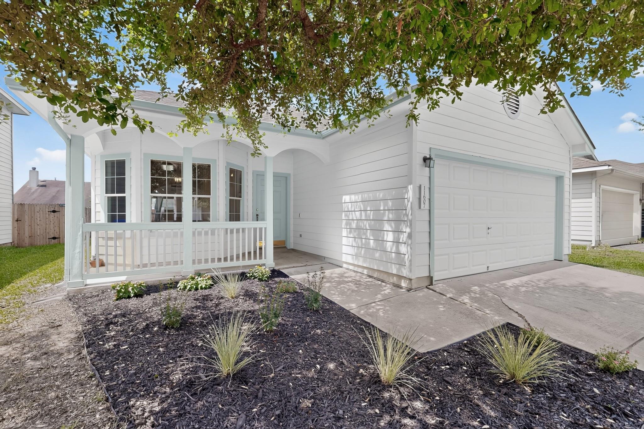 11607 Lapoynor ST, Manor, TX 78653 photo 2