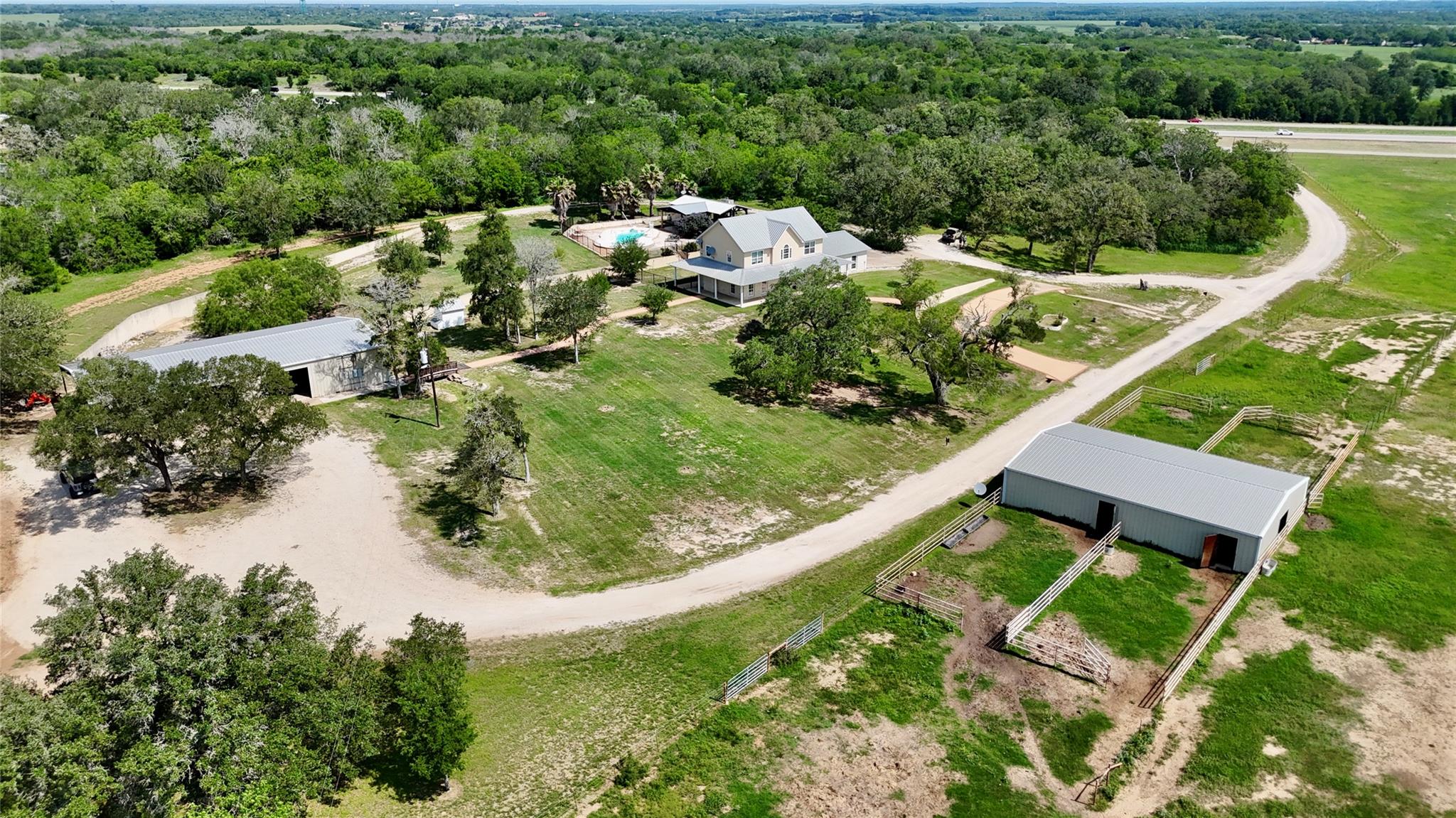 1175 Southern WAY, Luling, TX 78648 photo 2