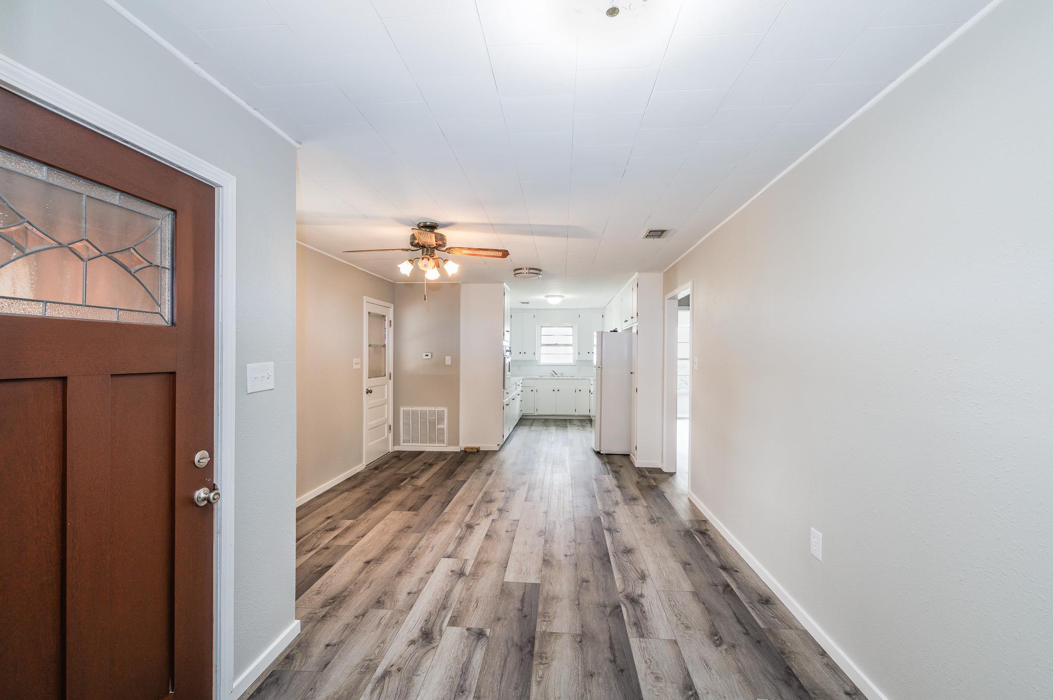 116 Wallace ST, Gonzales, TX 78629 photo 4