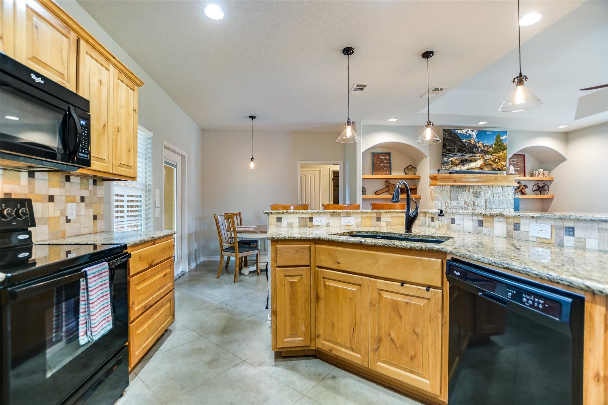 705 Woodland Park DR, Marble Falls, TX 78654 photo 5