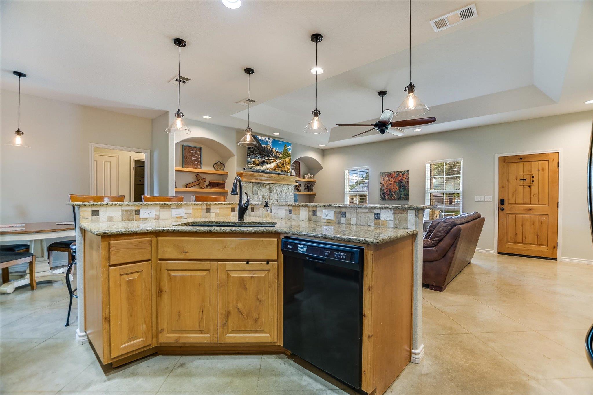 705 Woodland Park DR, Marble Falls, TX 78654 photo 4