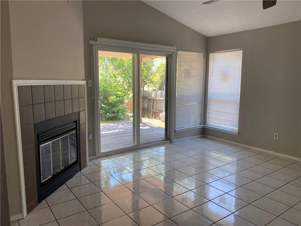 11915 Rosethorn DR, Austin, TX 78758 photo 4