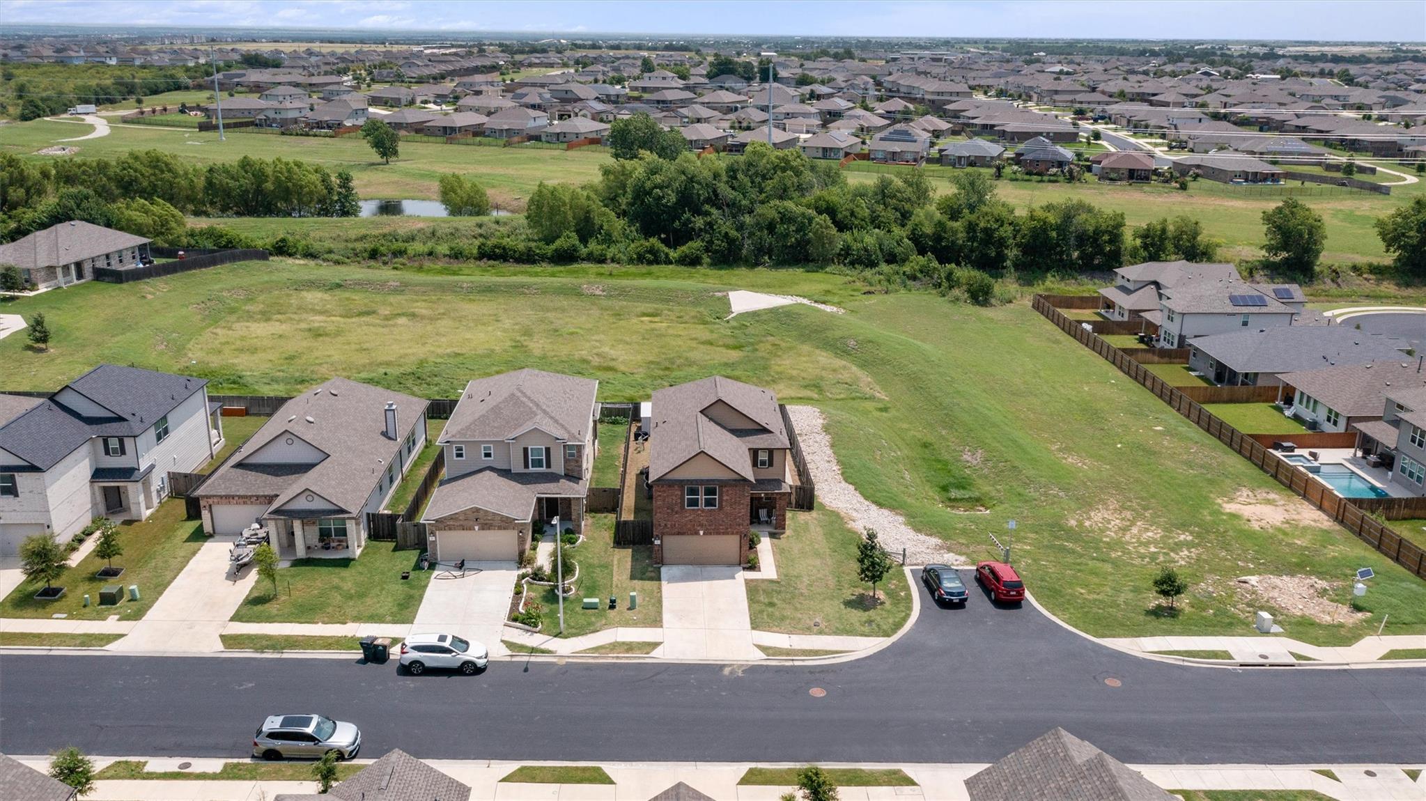 121 Passiflora DR, Georgetown, TX 78626 photo 3