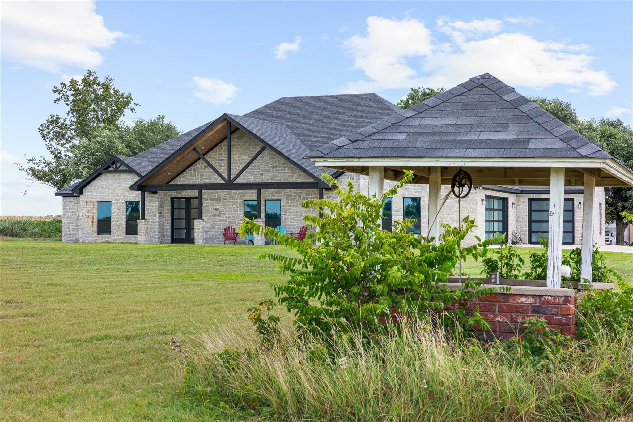 6021 Fm 1915, Buckholts, TX 76518 photo 4