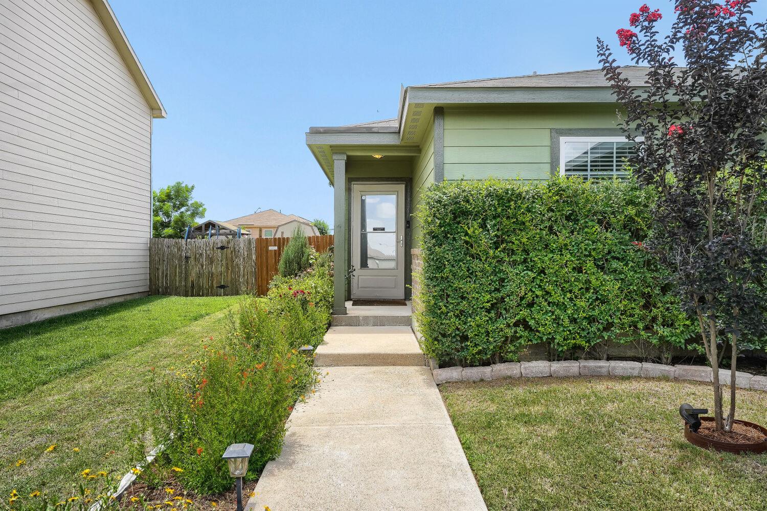 116 Millers LOOP, Jarrell, TX 76537 photo 3