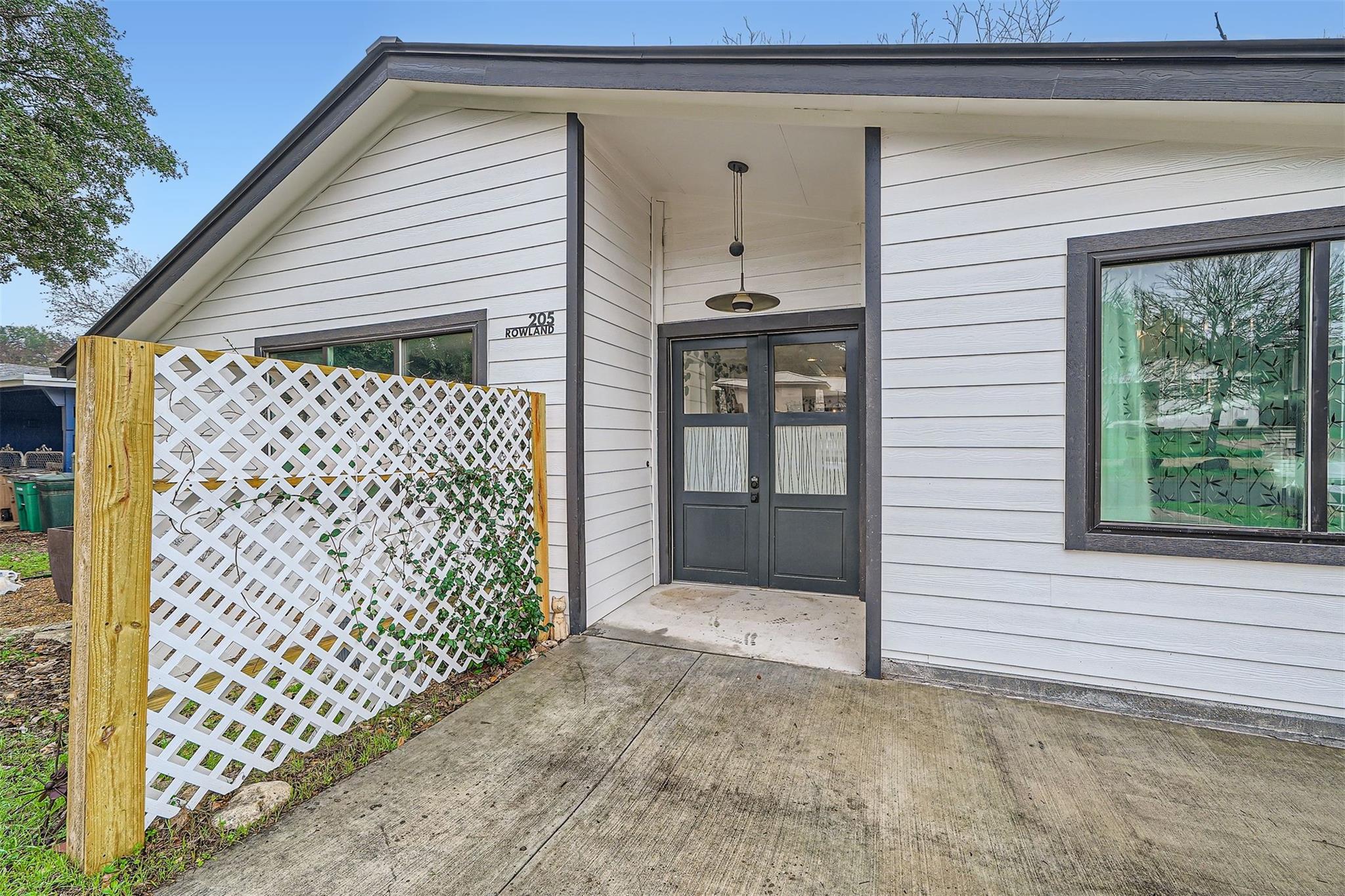 205 Rowland DR, Austin, TX 78745 photo 2