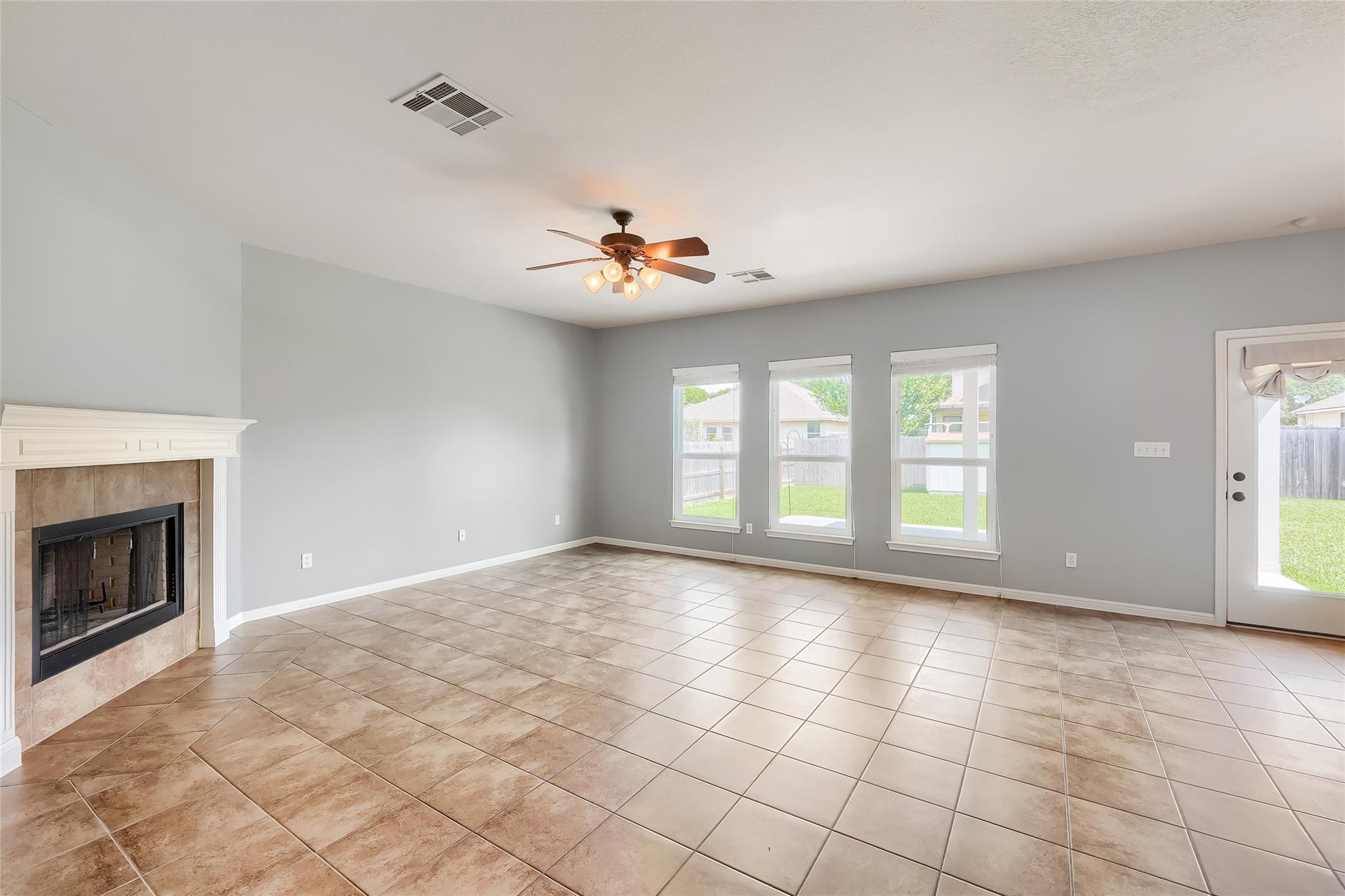 7813 Squirrel Hollow DR, Georgetown, TX 78628 photo 5