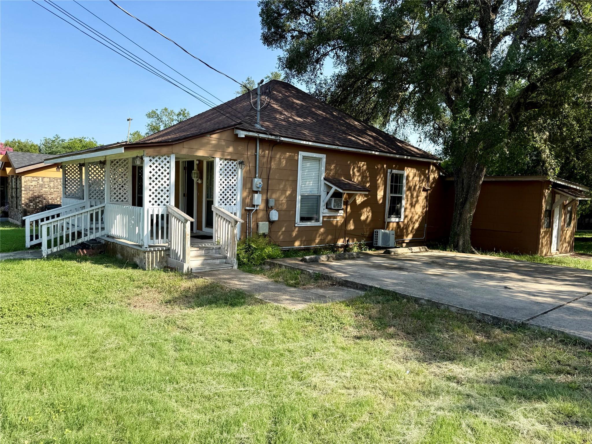 711 Bishop ST, San Marcos, TX 78666 photo 4