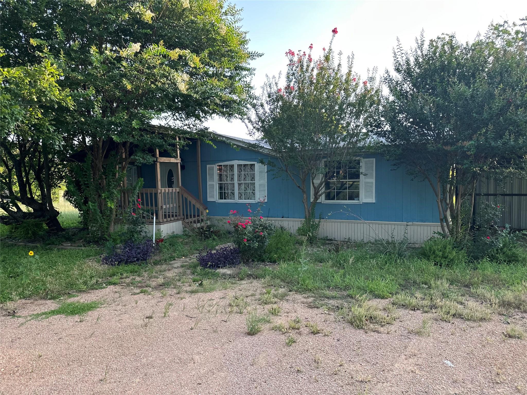 709 5th ST, Jarrell, TX 76537 photo 2