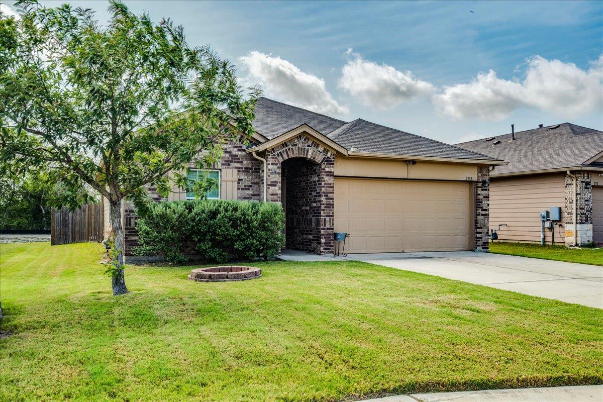 202 Hess DR, Kyle, TX 78640 photo 2