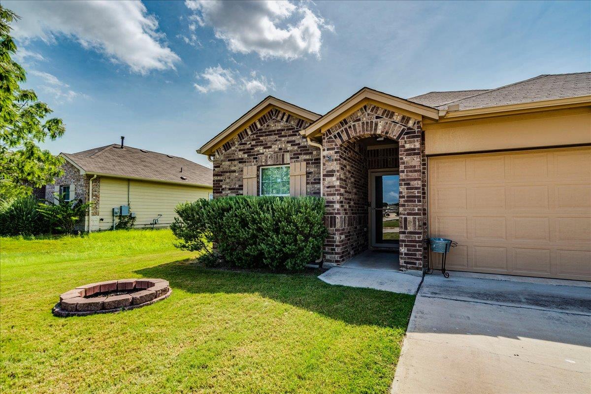 202 Hess DR, Kyle, TX 78640 photo 3