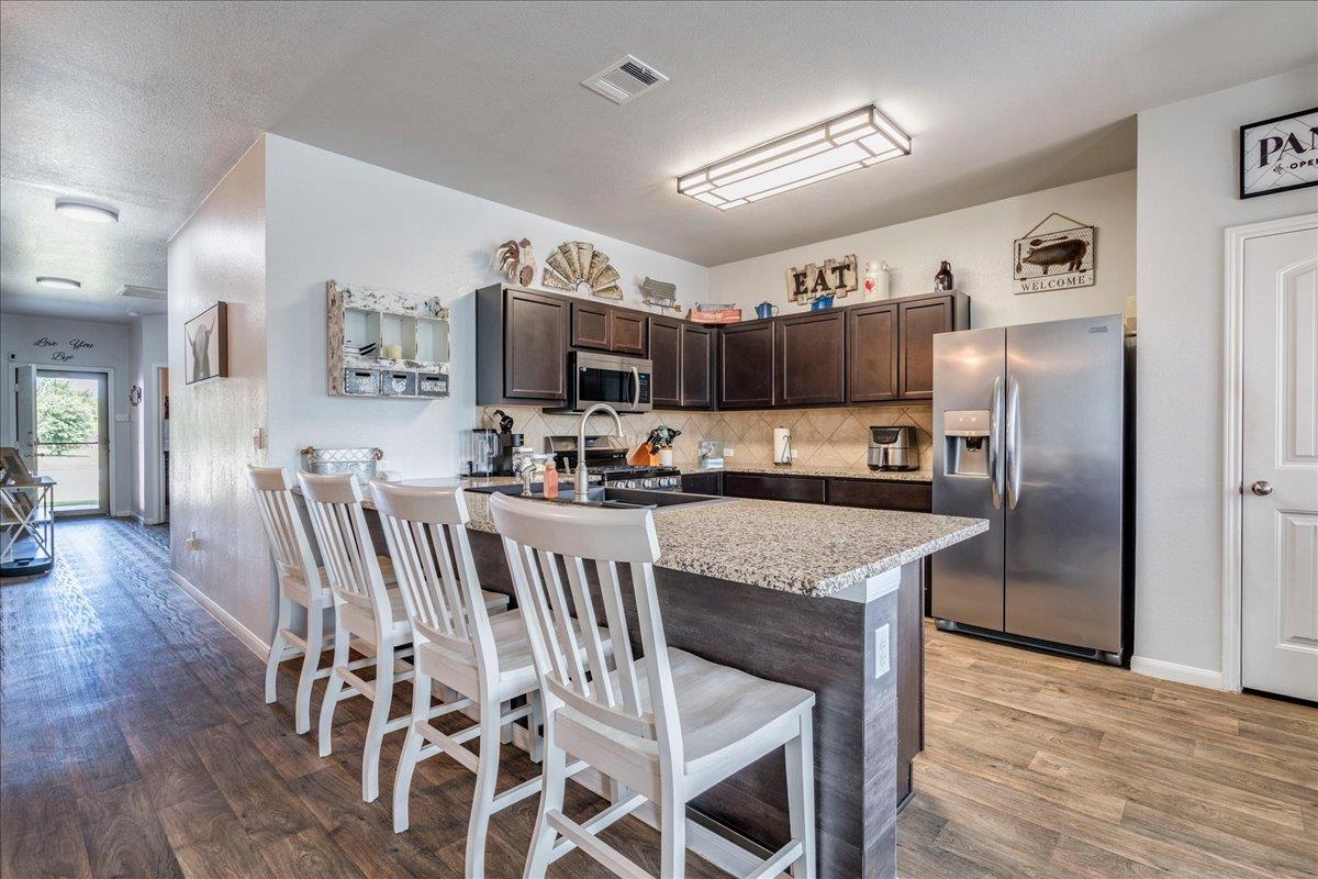 202 Hess DR, Kyle, TX 78640 photo 4