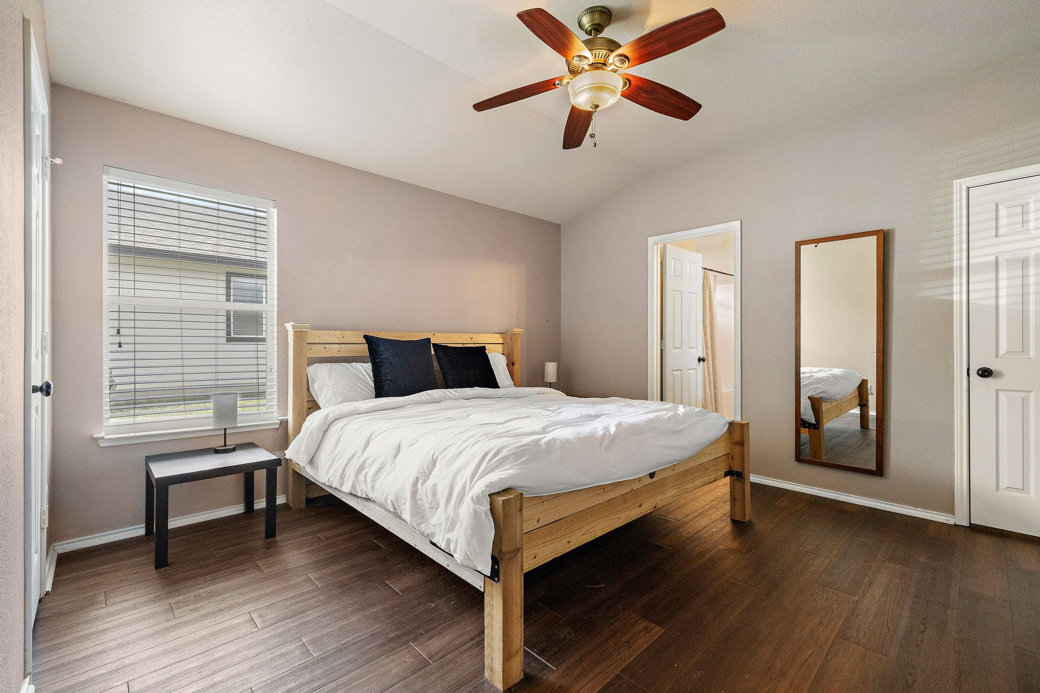 602 Creston ST, Hutto, TX 78634 photo 4