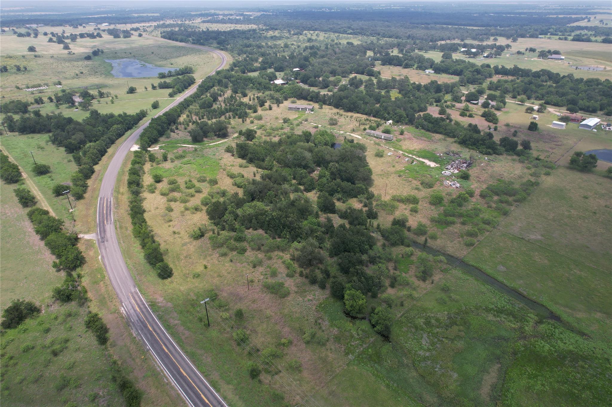 240 Cummings RD, Thorndale, TX 76577 photo 4