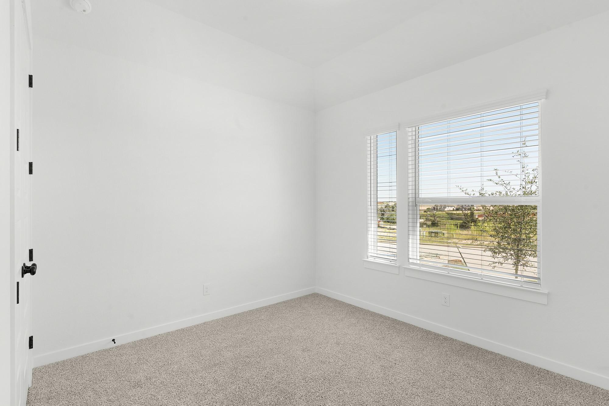 209 West Faulkner ST, Liberty Hill, TX 78642 photo 4