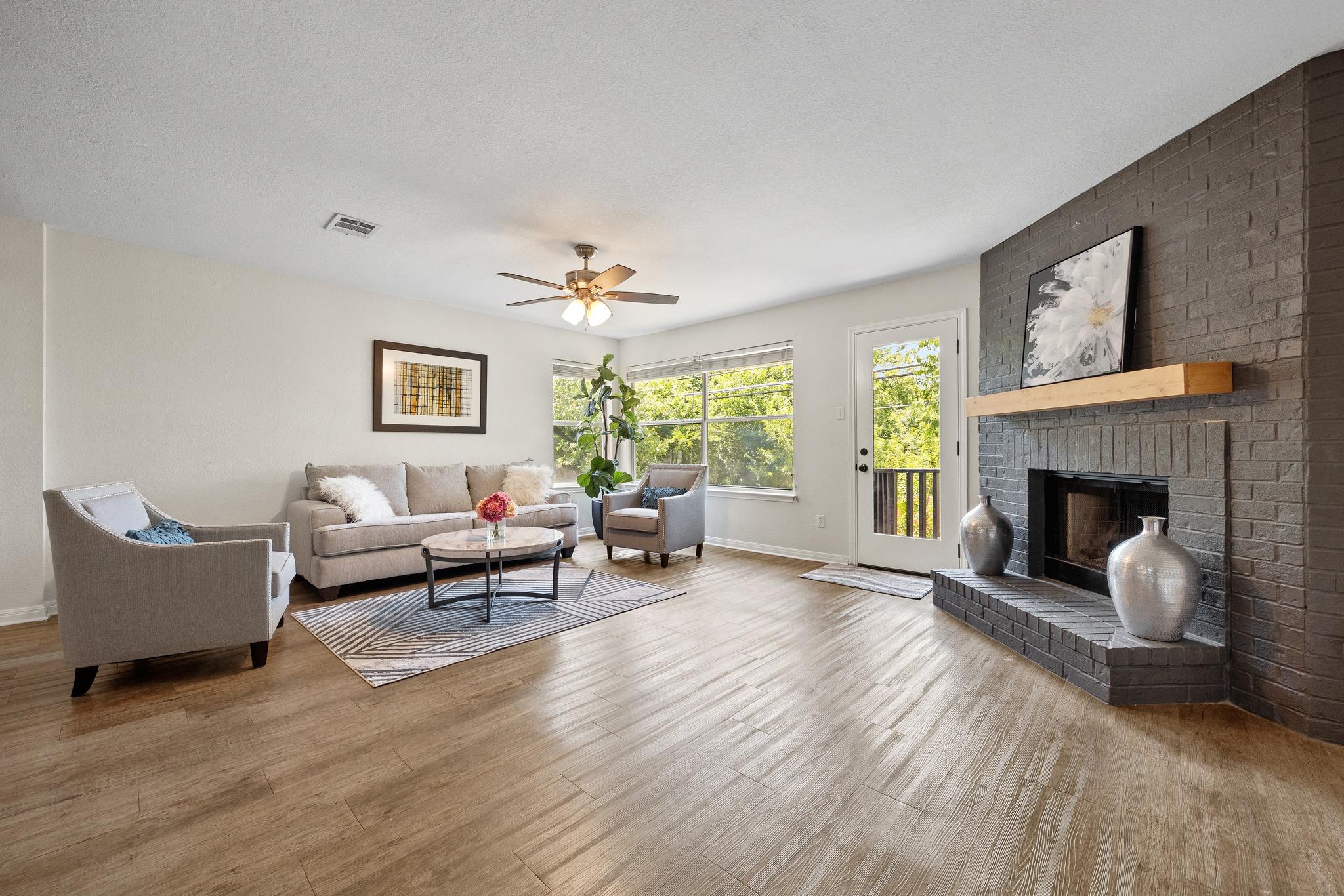 2327 Wright CIR, Round Rock, TX 78664 photo 4