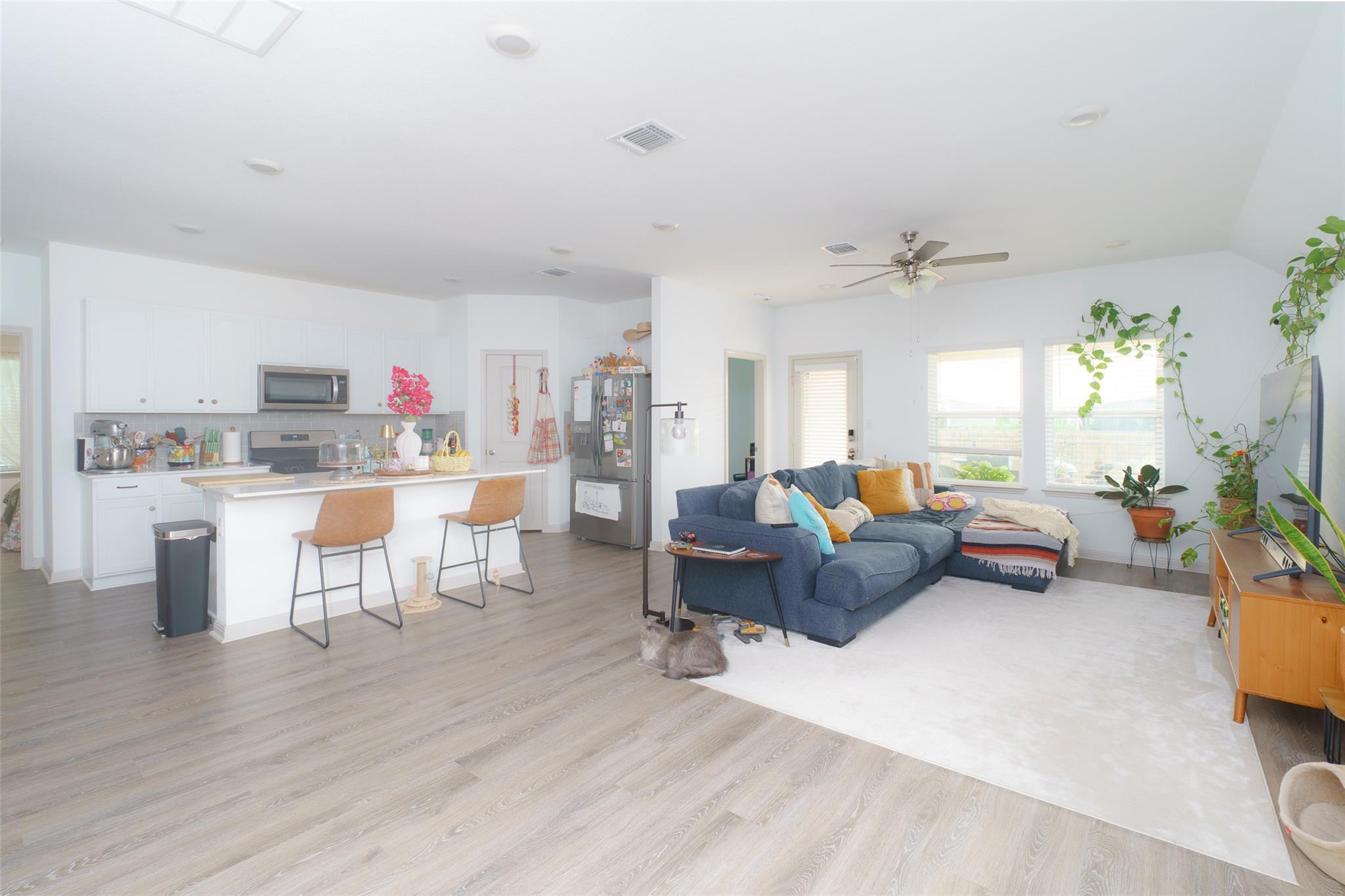 115 Aransas River RD, Hutto, TX 78634 photo 4