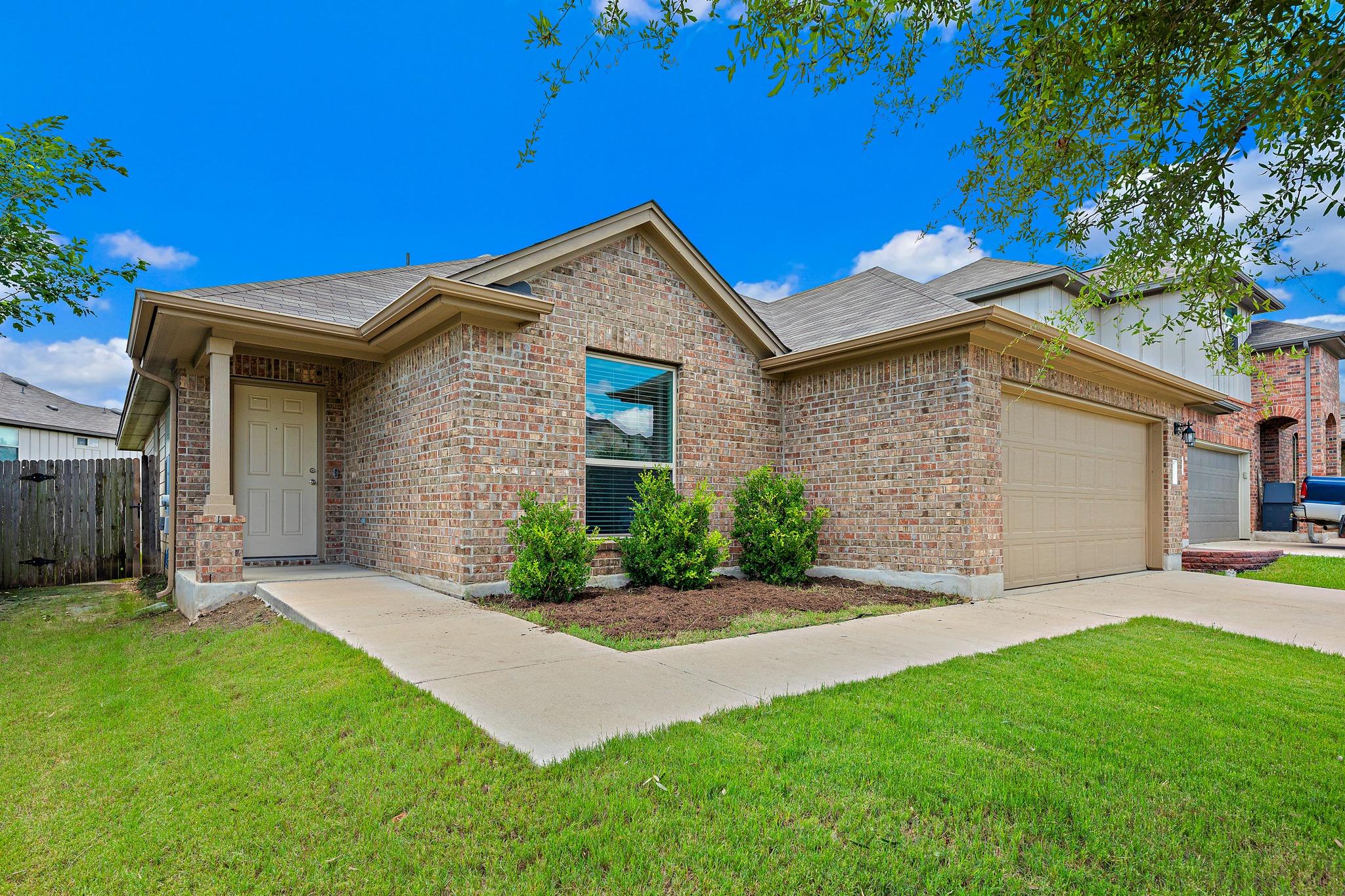 382 Limerick RD, Buda, TX 78610 photo 2