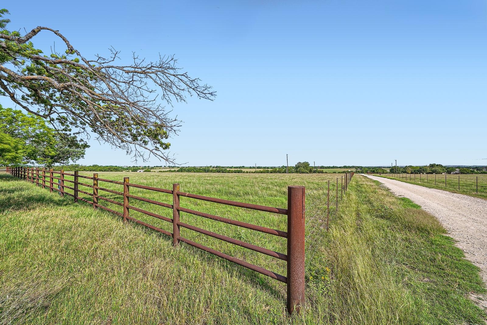 1850 County Road 105, Hutto, TX 78634 photo 2