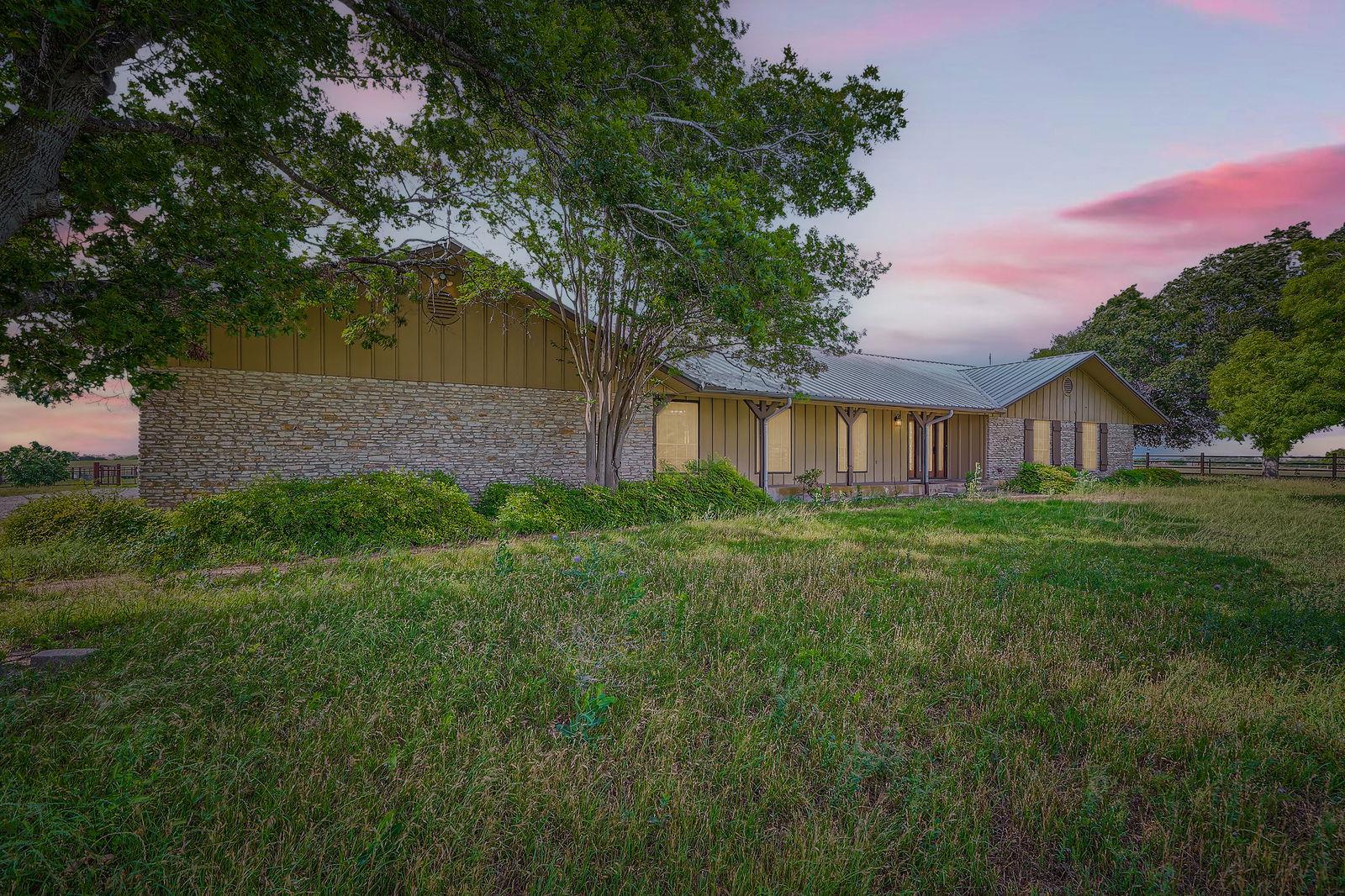 1850 County Road 105, Hutto, TX 78634 photo 4