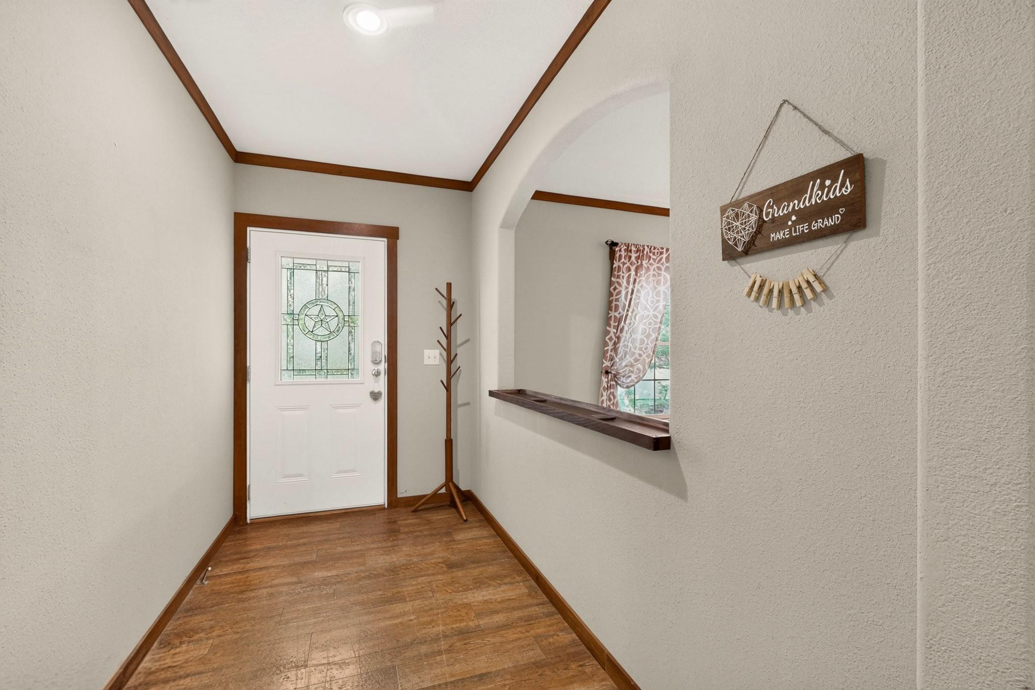 300 Flaming Oak DR, Bastrop, TX 78602 photo 4