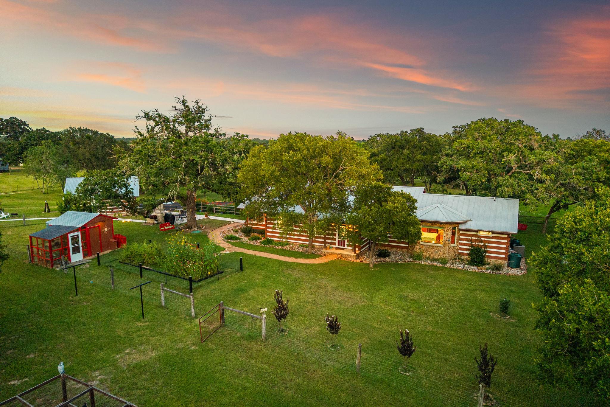 402 Smith RD, Bastrop, TX 78602 photo 2