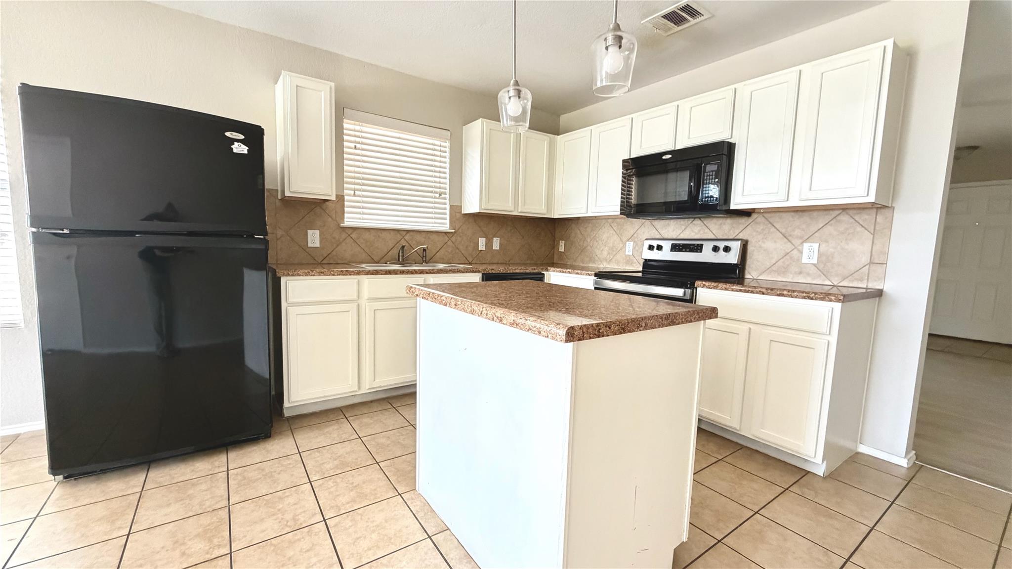12333 Paloma Blanca WAY, Del Valle, TX 78617 photo 4