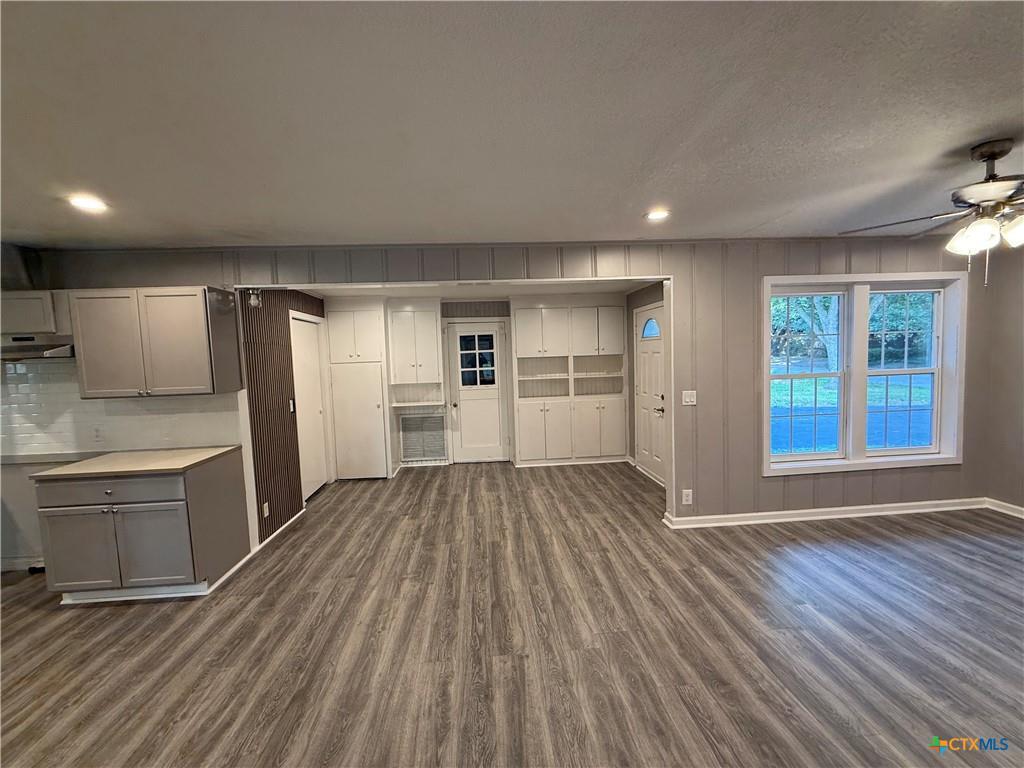 302 Smith ST, Gonzales, TX 78629 photo 3
