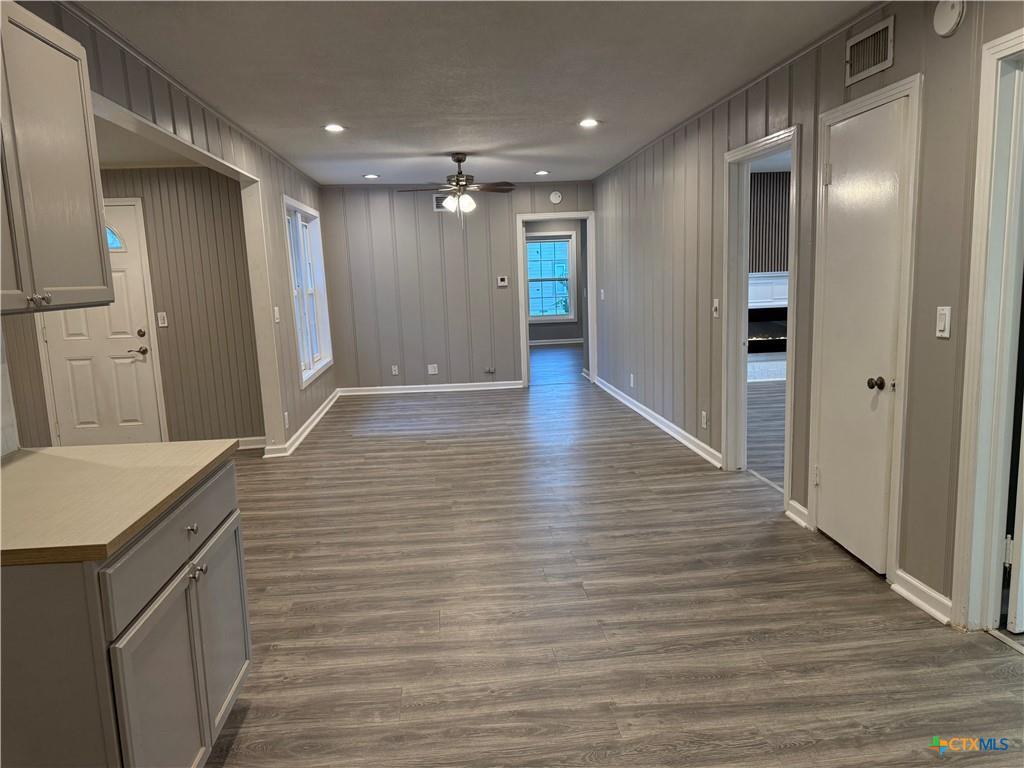 302 Smith ST, Gonzales, TX 78629 photo 5