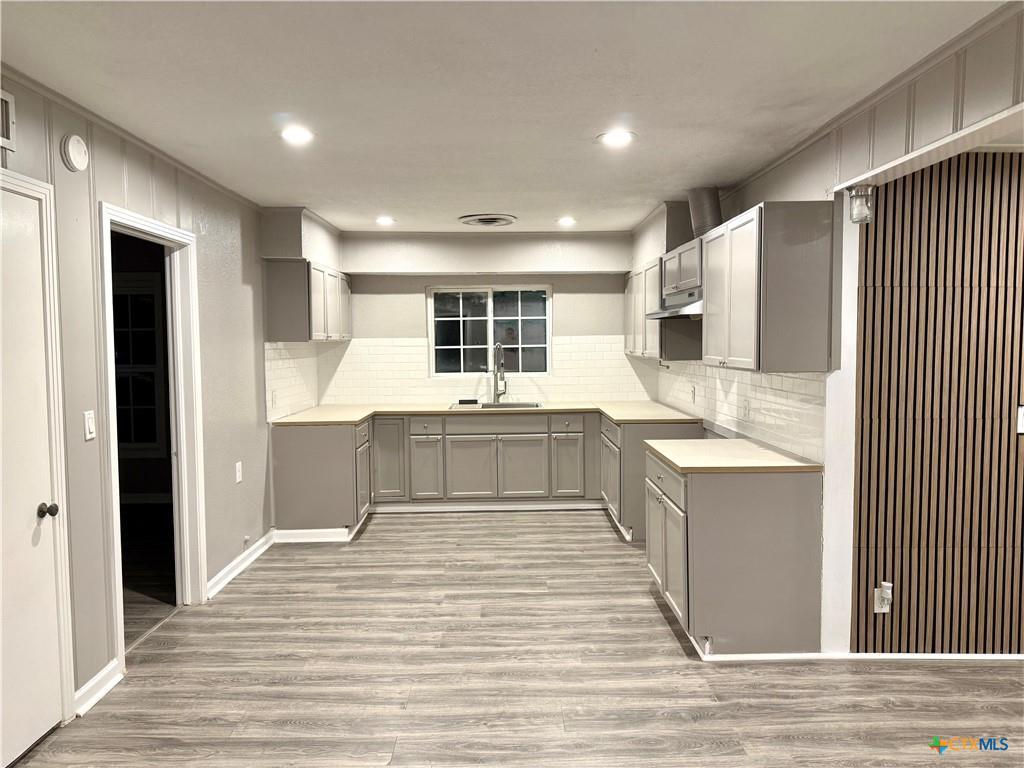 302 Smith ST, Gonzales, TX 78629 photo 4
