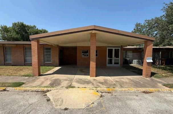 908 Old Koenig LN, Austin, TX 78756 photo 4