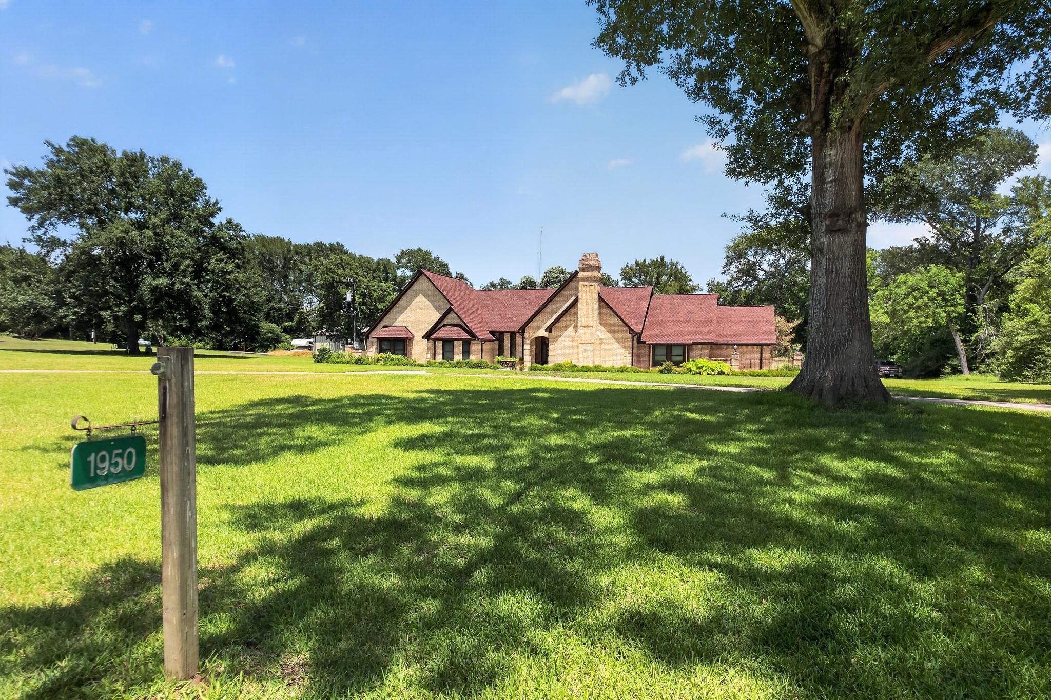 1950 Country Club RD, Brenham, TX 77833 photo 2
