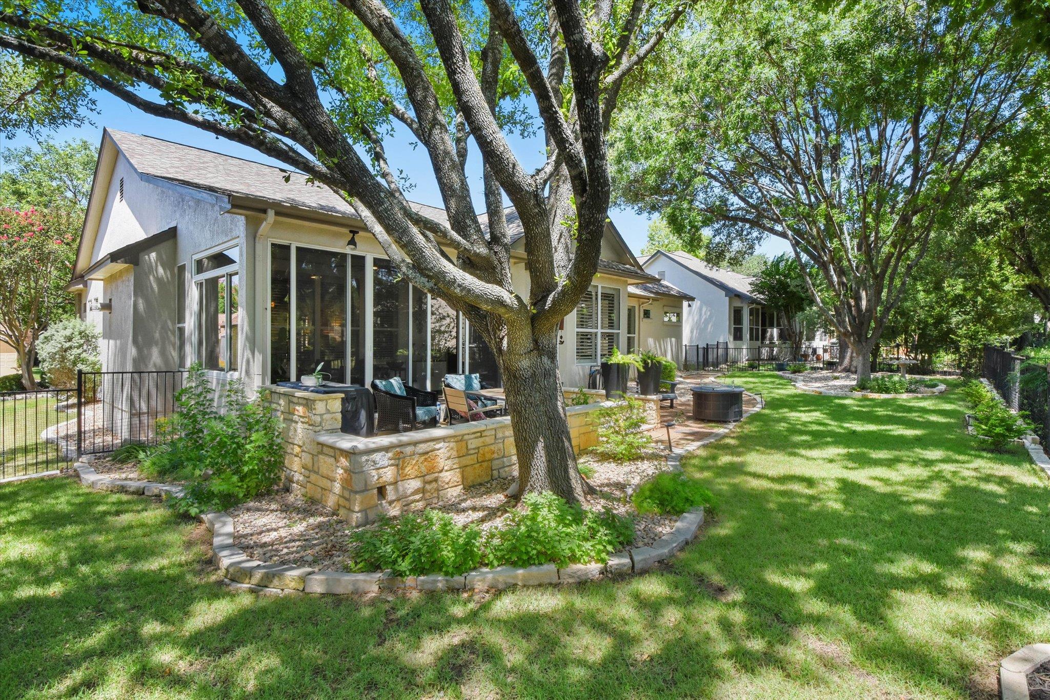 104 Wild Rose DR, Georgetown, TX 78633 photo 2