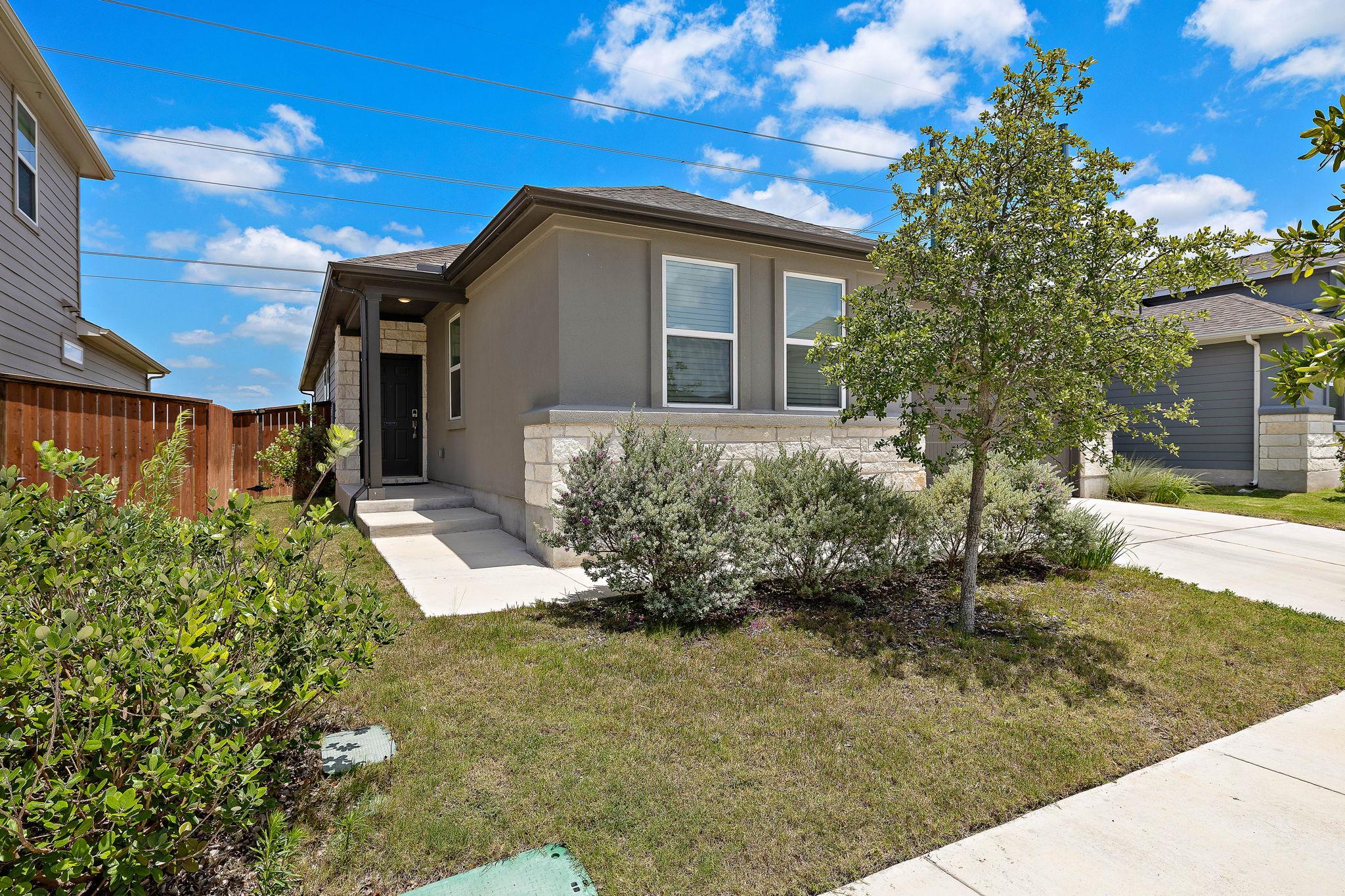 129 Adeline RD, Hutto, TX 78634 photo 2