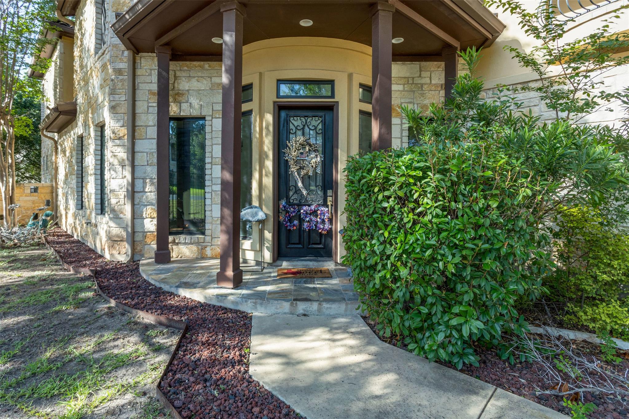 1 Treehaven LN, The Hills, TX 78738 photo 2