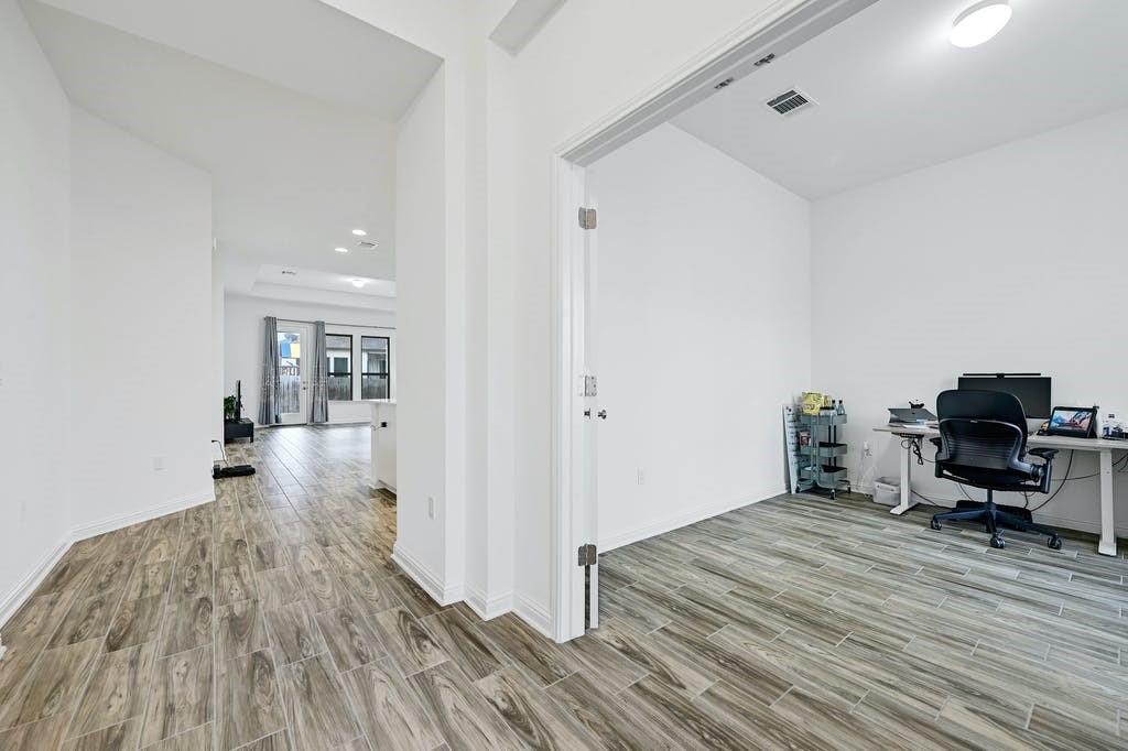6725 Denia DR, Austin, TX 78739 photo 4