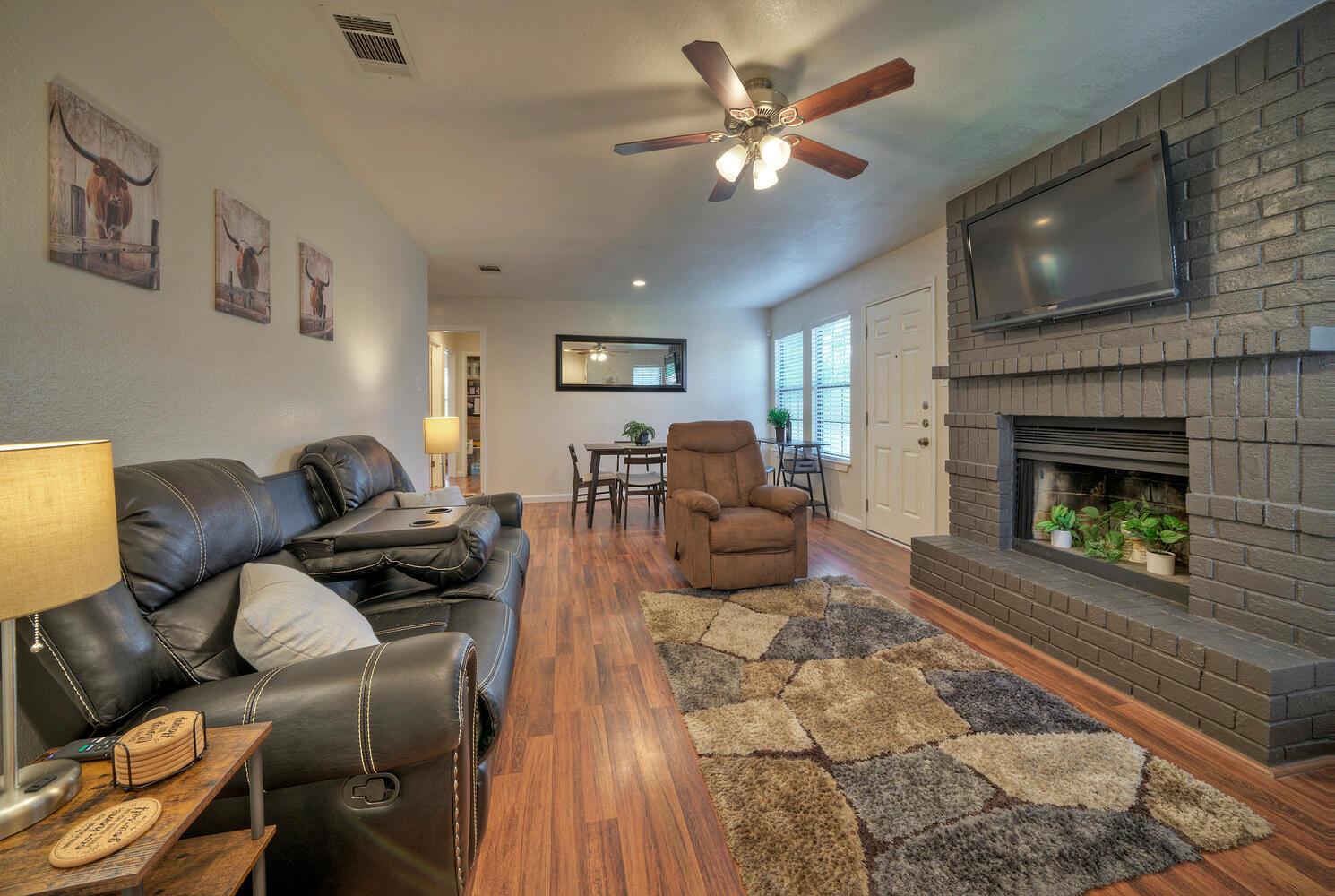1004/1006 Hyridge ST, Round Rock, TX 78664 photo 2