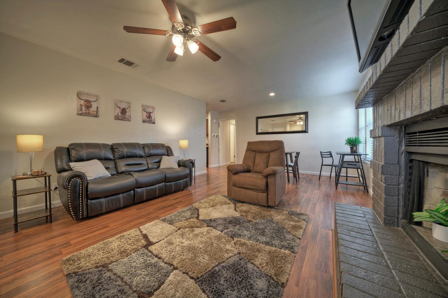 1004/1006 Hyridge ST, Round Rock, TX 78664 photo 3