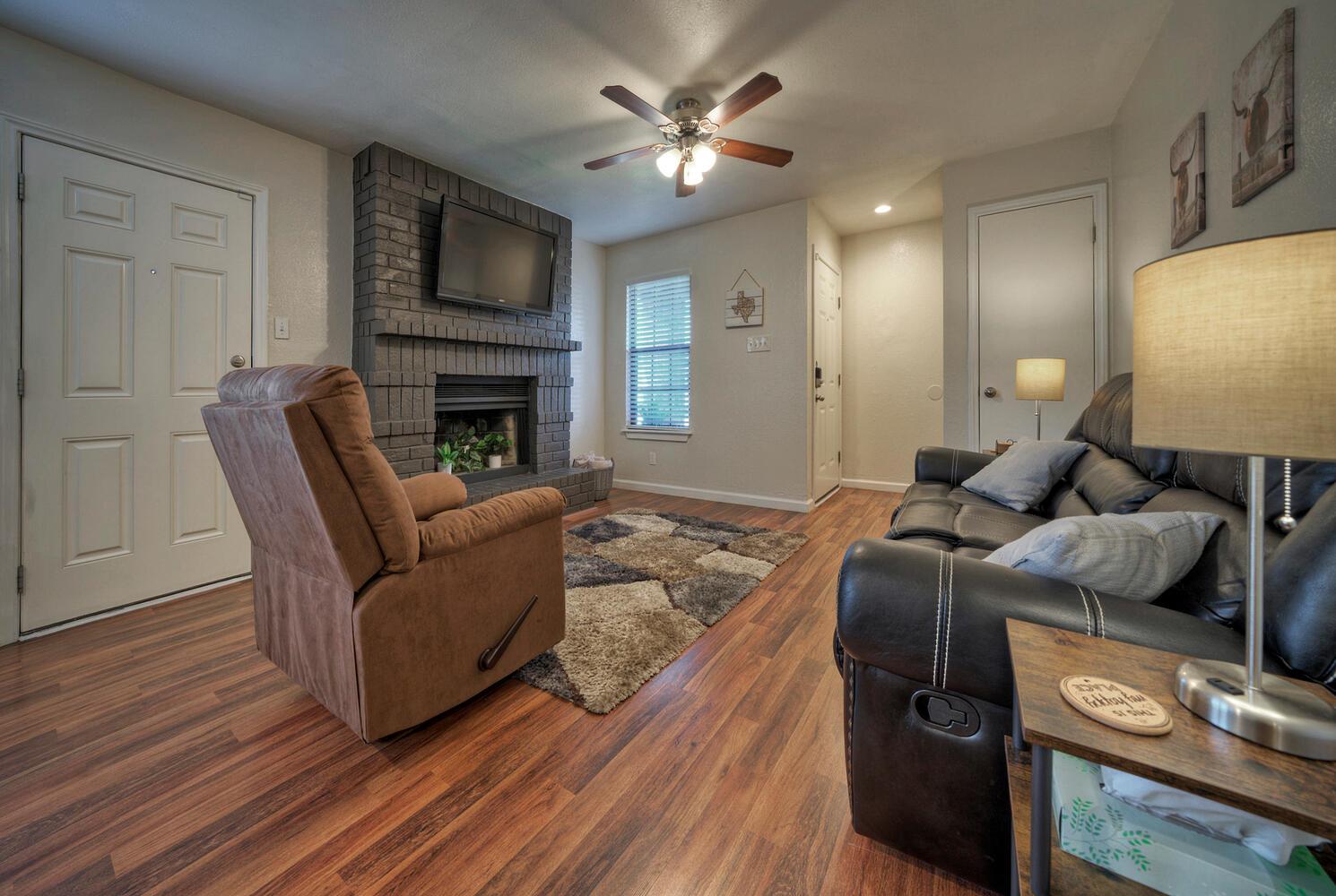 1004/1006 Hyridge ST, Round Rock, TX 78664 photo 5