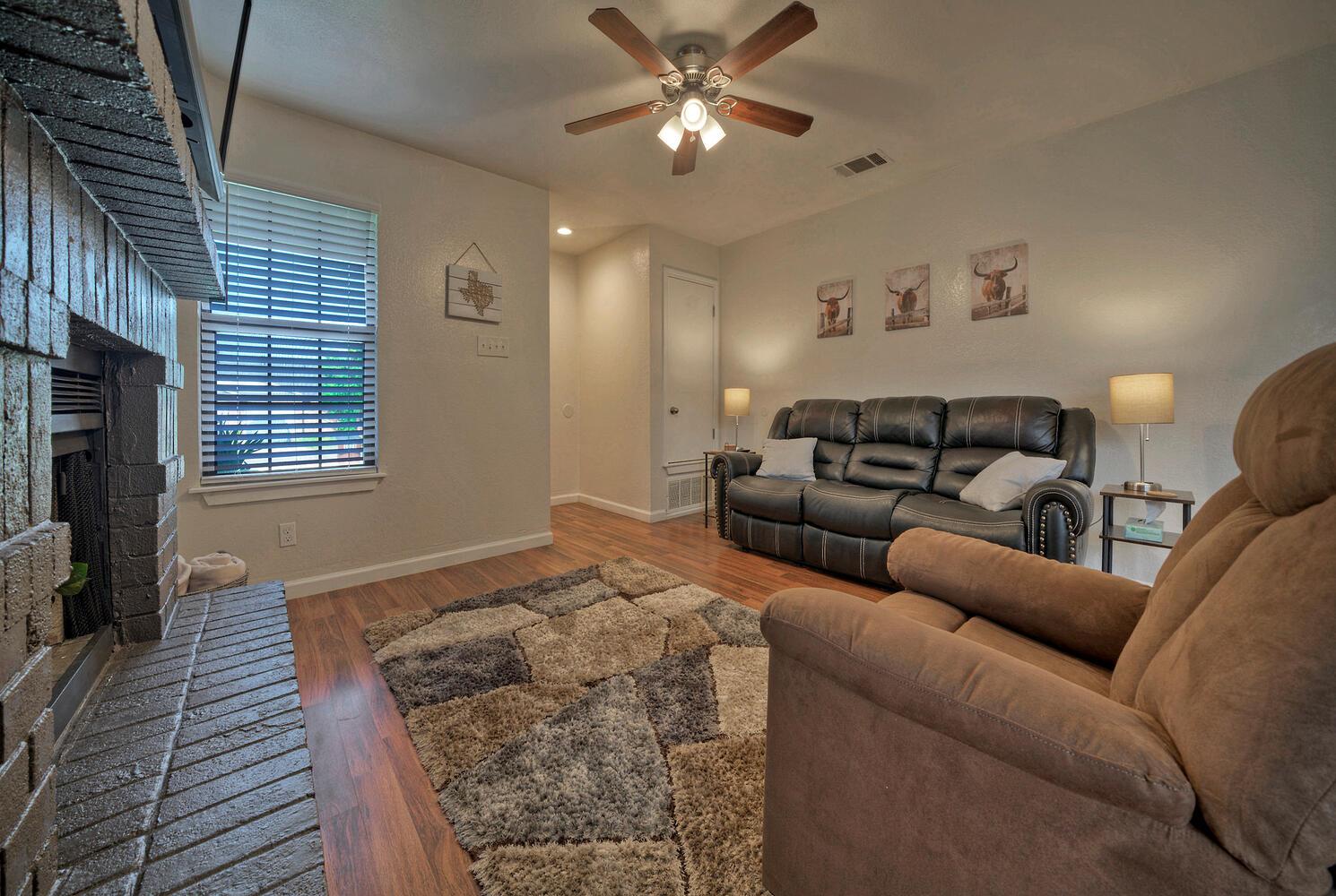 1004/1006 Hyridge ST, Round Rock, TX 78664 photo 4