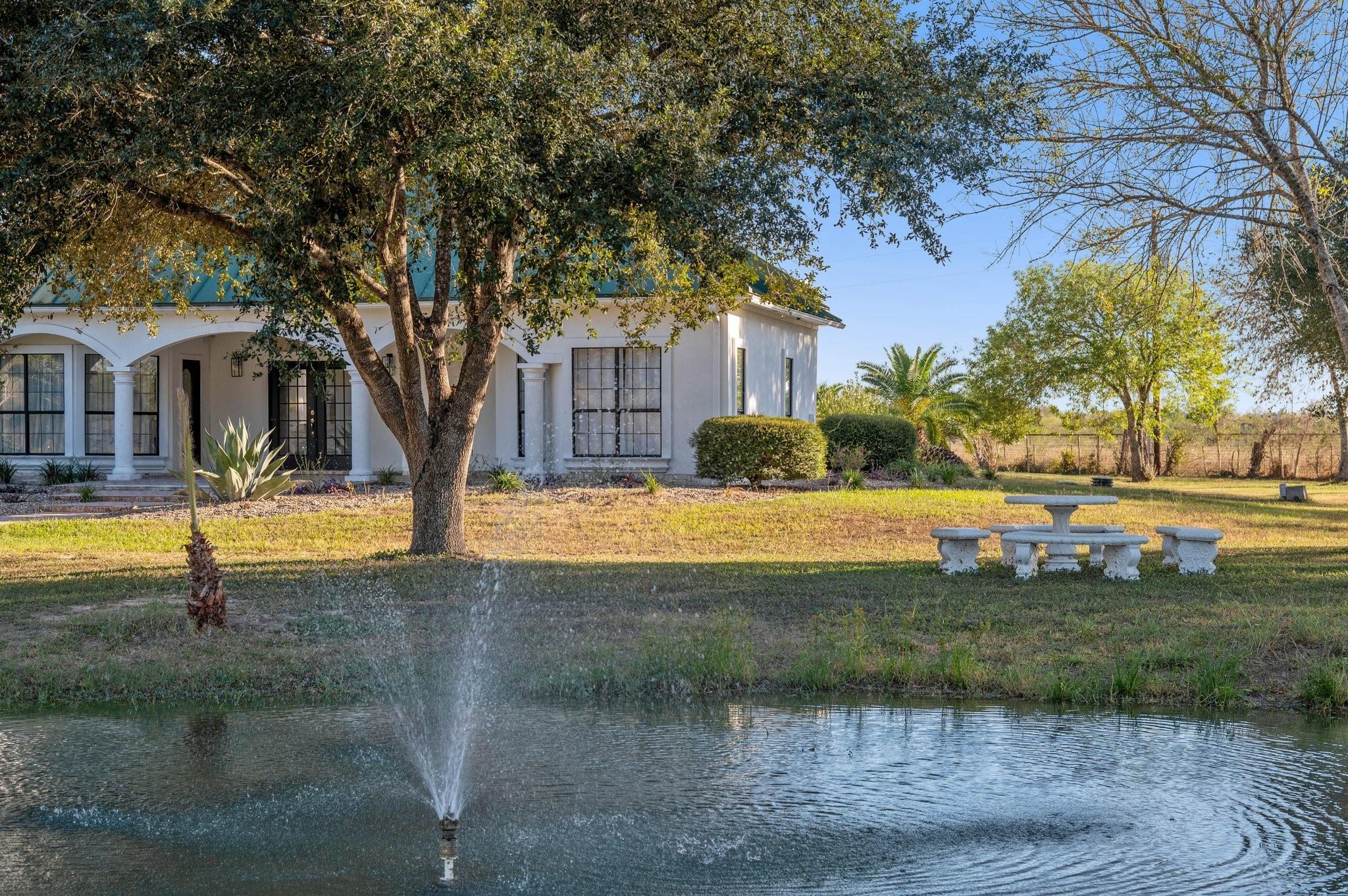 968 Tate RD, Victoria, TX 77904 photo 4