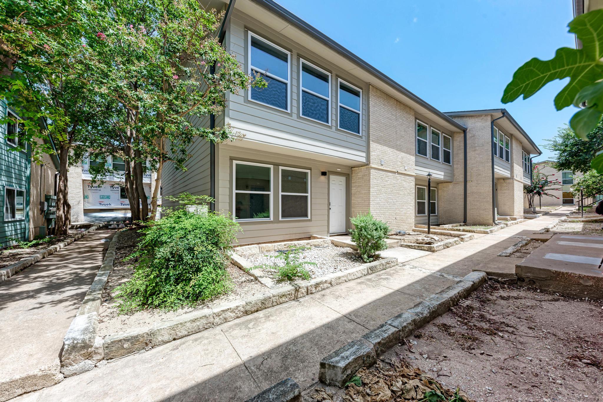 2124 Burton DR #136, Austin, TX 78741 photo 2
