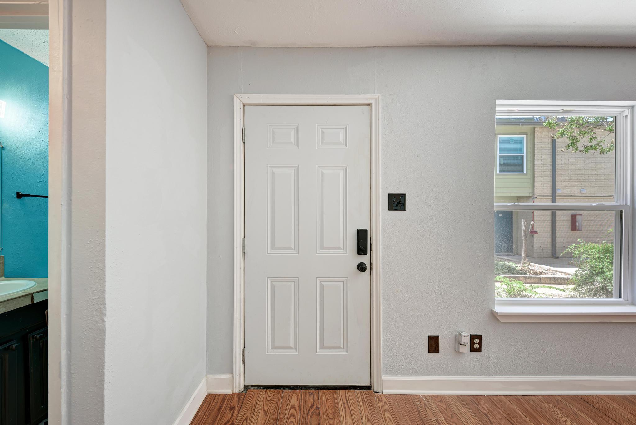 2124 Burton DR #136, Austin, TX 78741 photo 4